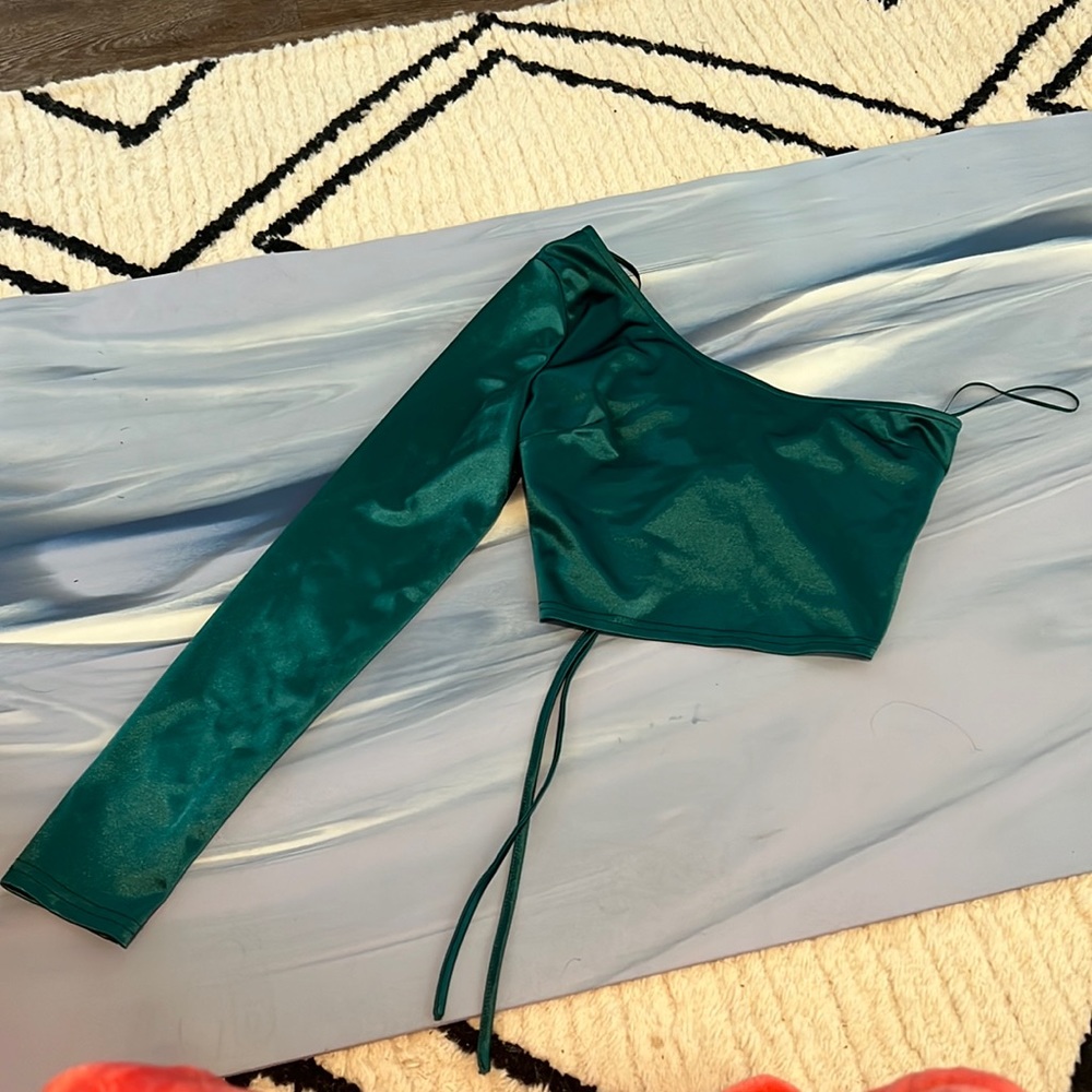 Green one sleeve crop top